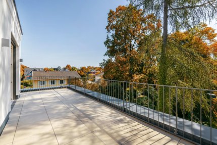 Circumferential roof terrace