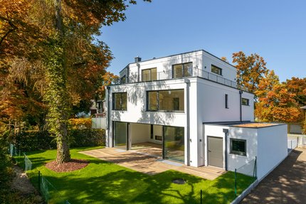 New building with Bauhaus aesthetics