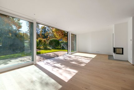 Open, bright room concept