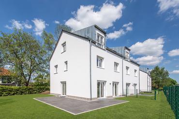 New building/first occupancy: Modern, well equipped half of a house with south-west garden in quiet green location