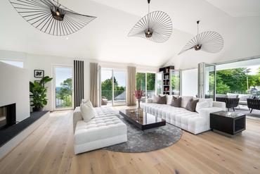 New build in a dream location: modern villa with high-quality furnishings, wellness area and panoramic views