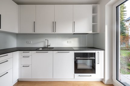 Carpenter fitted kitchen with brand appliances