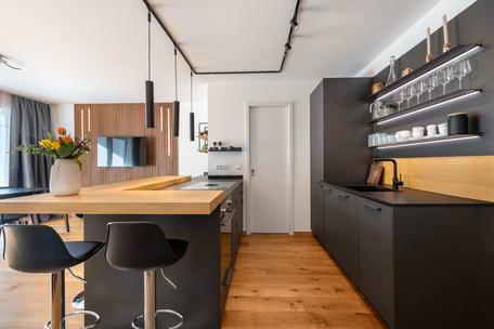 As-new 3-room apartment with sunny balcony in an idyllic, green location