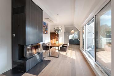 As-new, air-conditioned 3-room top-floor apartment with elevator access and penthouse flair