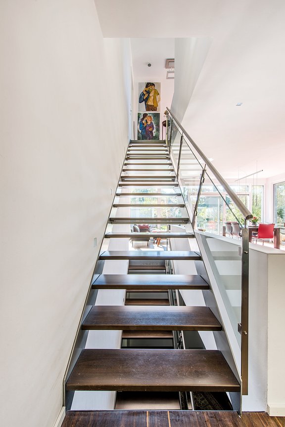 Transparent staircase