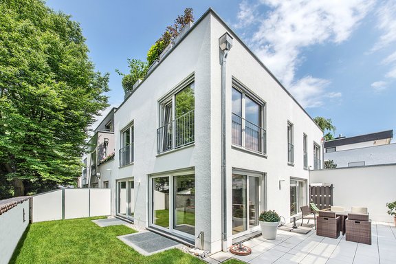 Moderne Architektur in ruhiger Lage