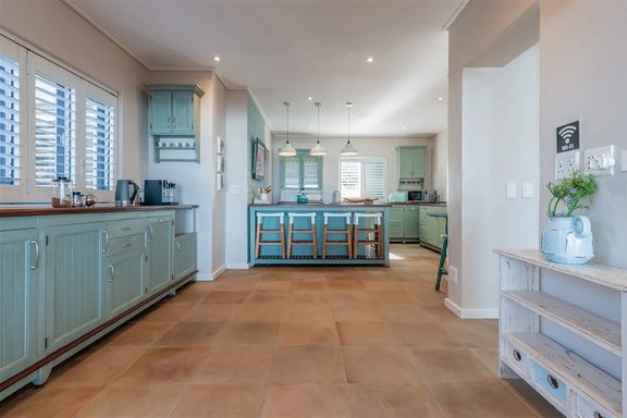 Spacious kitchen area with bar