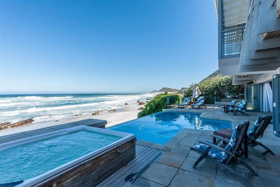 Infinity pool plus jaccuzi