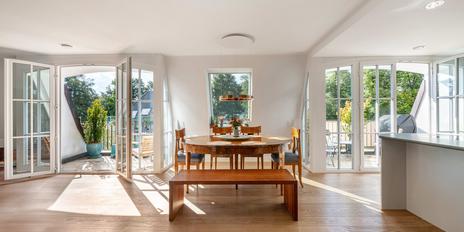Perfectly laid out: 4.5-room apartment with roof terraces and designer furnishings