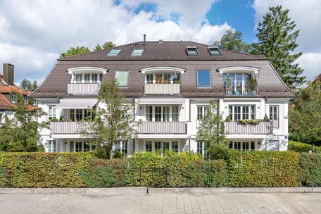 Perfectly laid out: 4.5-room apartment with roof terraces and designer furnishings