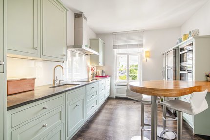 Precious fitted carpenter kitchen