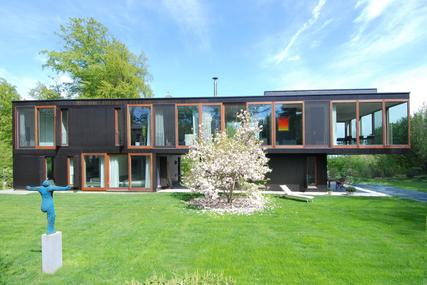 Award-winning home in spectacular modern design with outdoor pool