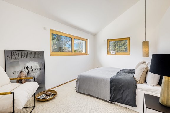 Quiet master bedroom