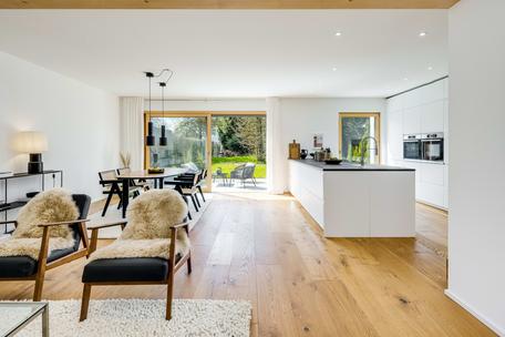 Puristisch-elegantes Haus in nachhaltiger Bauweise mit großem Südgarten