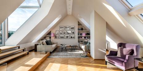 Rarity: Top floor maisonette apartment with approx. 218 m² and dream view