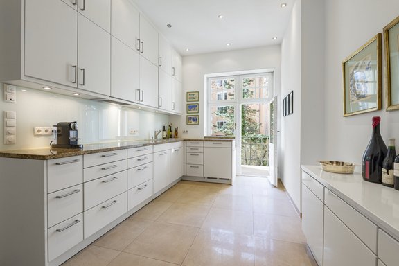 Kitchen with access to the loggia