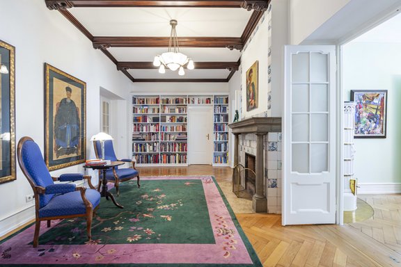 Fireplace room with open fireplace