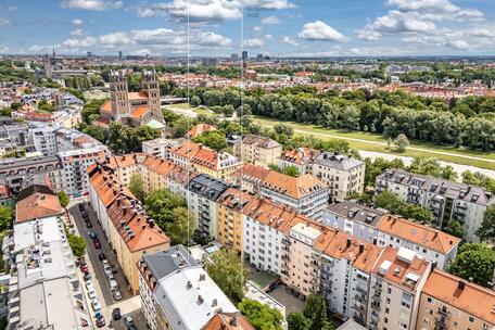 High-end residential/commercial complex comprising a newly renovated historic building and a new construction