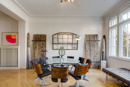 Dining area on mezzanine floor