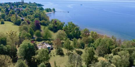 A rare find with Alpine views and lake access: An iconic architect-designed villa offering a high degree of privacy