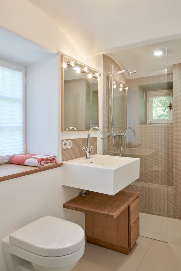 Guest shower room
