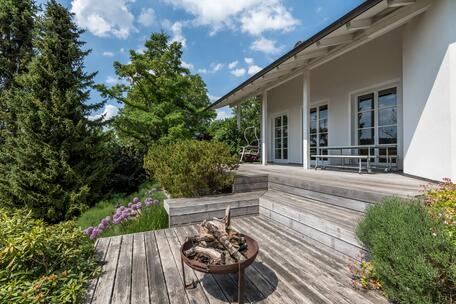 A spacious home with stunning views and a dream garden: A high-quality, modernized family estate