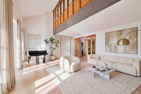 Spacious wonder with a wonderful view and dream garden: High-quality modernized family home