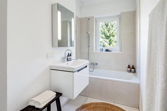 2010-2011 modernized bathroom