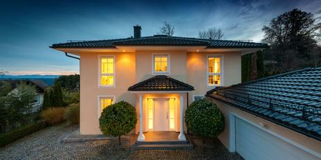 Quiet country idyll: Spacious villa with high-quality furnishings and dreamlike garden