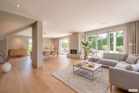 A Peaceful Country Retreat: Spacious Villa with High-Quality Amenities and a Stunning Garden