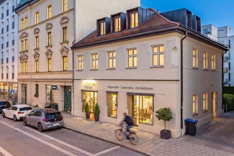 A renovated, historically protected Biedermeier house with a retail space and two residential units