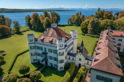Schloss Possenhofen: Magnificent bel étage with lake view including attic floor