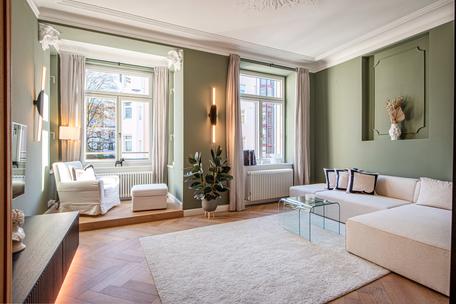 Very elegantly furnished 4-room apartment in an old building