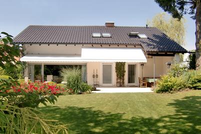 Very spacious and modern renovated detached house with enchanting garden