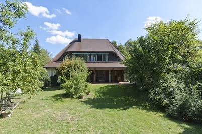 Sensationelles Grundstück im Herzogpark mit äusserst charmanter Walmdachvilla