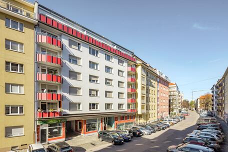 Residential and Commercial Building: 55 residential and 3 commercial units with promising potential in a prime location