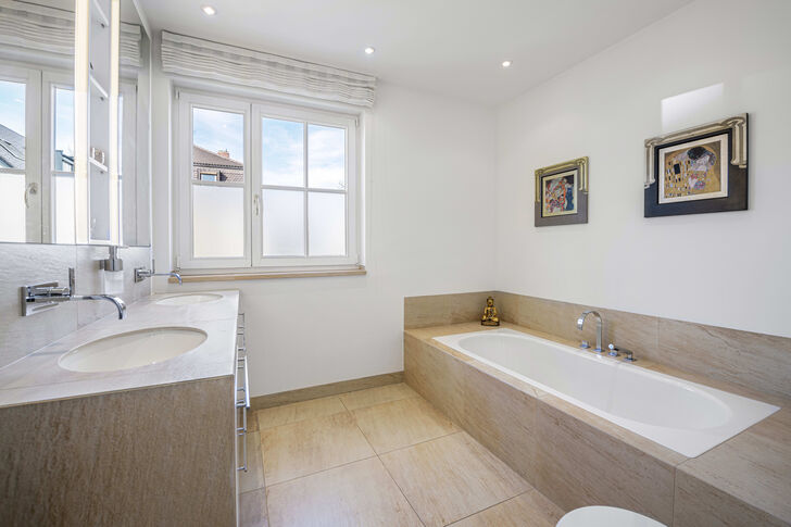 Main bathroom upstairs