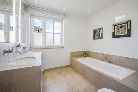 Main bathroom upstairs