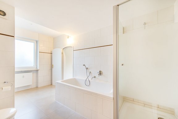 Modernes Badezimmer