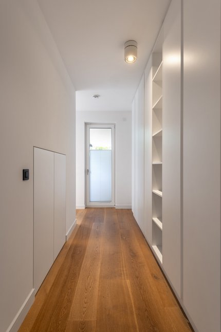 Flur mit hochwertigen Einbauten