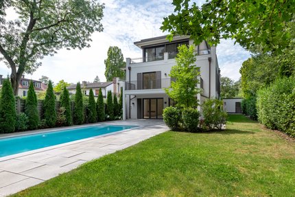 Stilvolles Villenensemble mit Pool