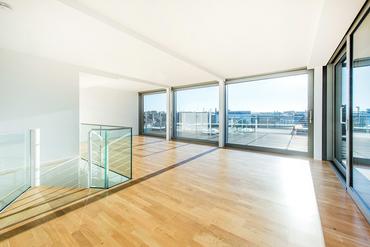 Spectacular 4-room penthouse apartment with approx. 54 m² roof terrace and magnificent view