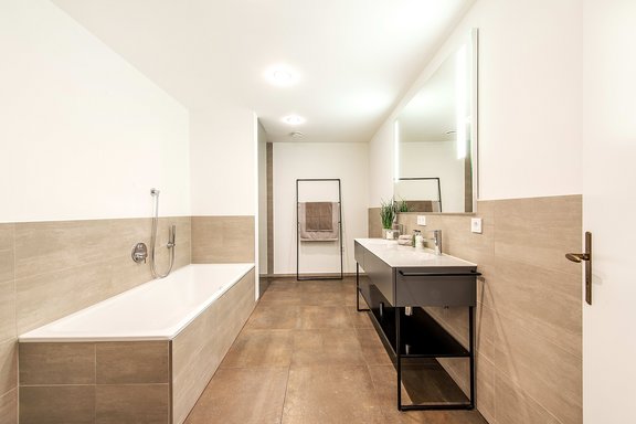 Anspruchsvoll gestaltetes Badezimmer