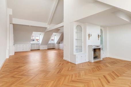 Spectacular, bright old-building maisonette with stylish ambience and roof terraces