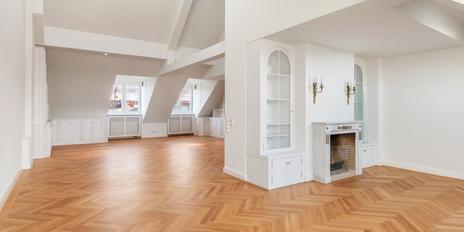 Spectacular, bright old-building maisonette with stylish ambience and roof terraces