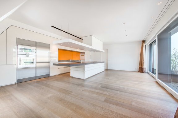 Open plan cooking and dining area