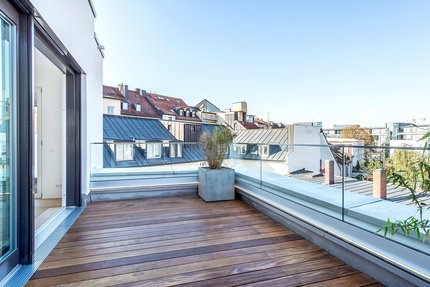 Terrace in front of kitchen area with approx. 25 m²