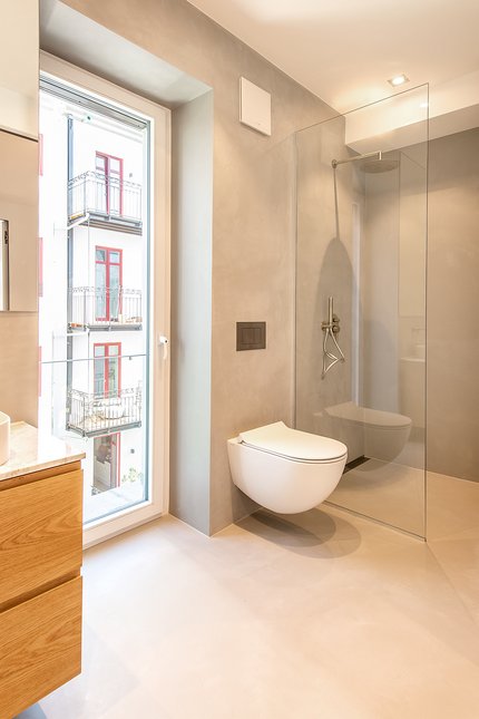 Light flooded shower bath