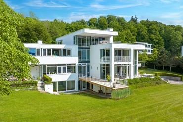 Spectacular villa property on park land with breathtaking views over Lake Starnberg