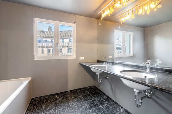 Daylight master bath